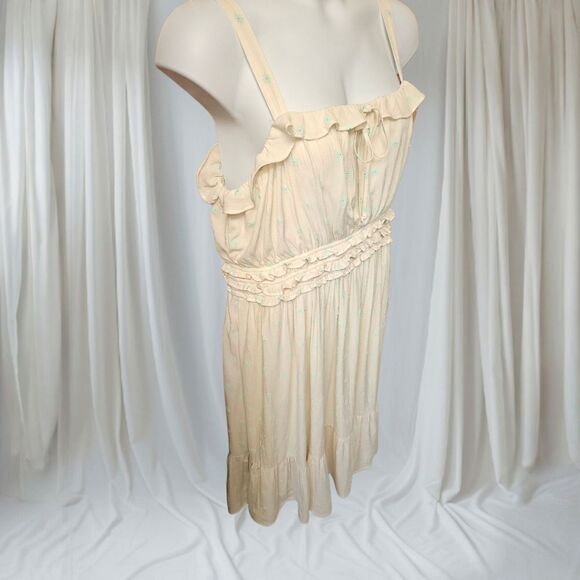 TORRID Plus Size Mini Daisy Whisper White Crinkle Gauze Shirred Bodice Dress 2X - Picture 3 of 16